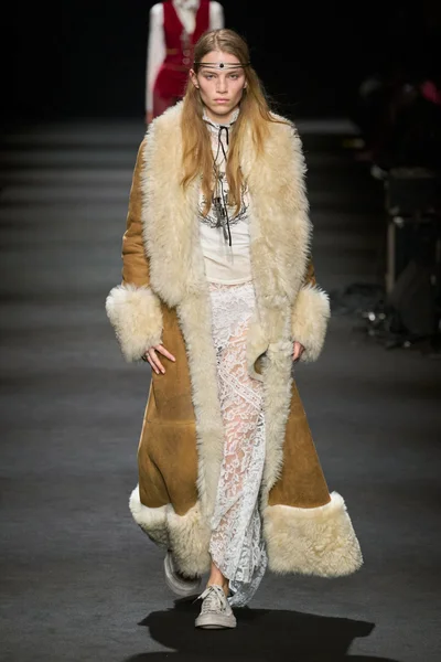 Look 26